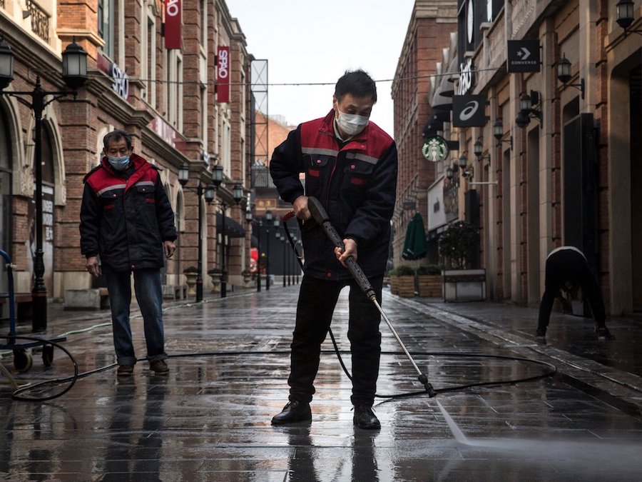 coronavirus nettoyage rues wuhan