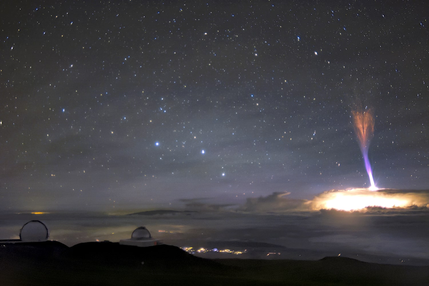 etonnants sprites rouges bleus photographies simultanement ciel hawaii