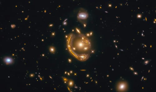 Découverte de l'un des anneaux d'Einstein les plus grands et les plus complets jamais observés