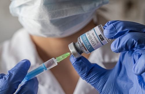 COVID : les États-Unis ont vacciné un demi-million d'Américains en seulement une semaine