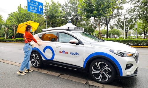 Les premiers taxis sans chauffeur entrent en service à Pékin