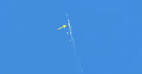 VIDÉO : un ancien satellite de la NASA se désintègre de façon spectaculaire dans l'atmosphère